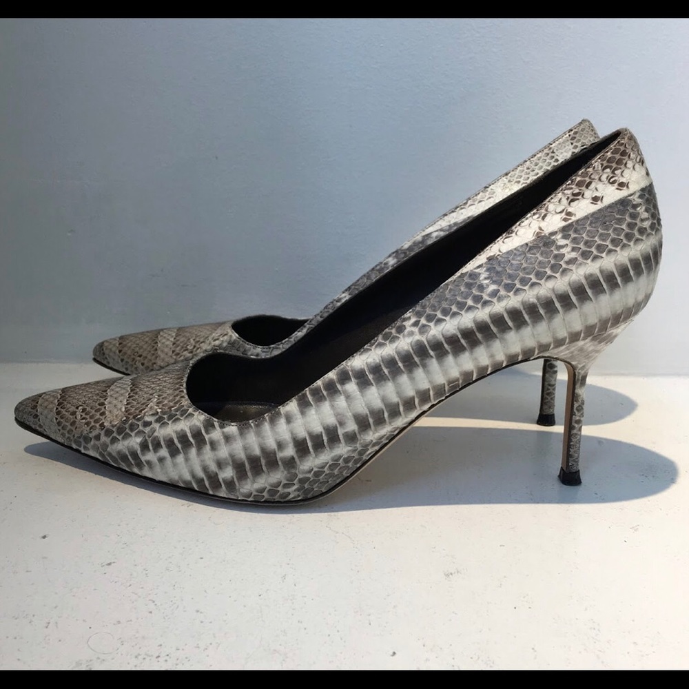 Manolo Blahnik BB Snakeskin 90mm Point-Toe Pump - Picture 2 of 8